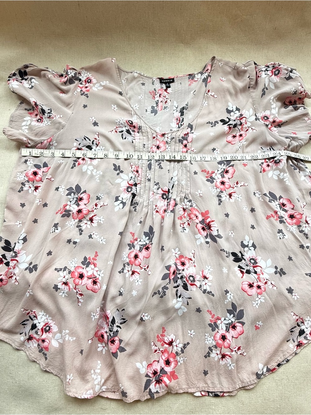 Torrid Floral Flutter Sleeve V-Neck Button Blouse Top Tan Pink Plus Size 3 - Picture 7 of 11
